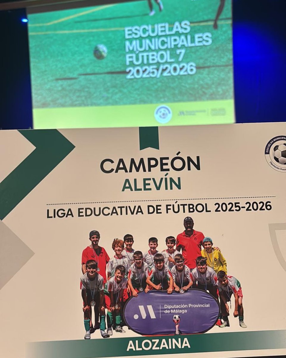 aytoalozaina's tweet photo. 📢⚽ ¡Nuestra Escuela Municipal de Fútbol galardonada! 🏆✨
Ayer, en la Gala de Clausura de la Liga Educativa de Fútbol-7 de la Diputación de Málaga🏛️, se homenajeó a nuestro equipo Alevín por proclamarse campeones de liga la temporada pasada 🥇.
¡Enhorabuena!❤️🤍💚
#Alozaina https://t.co/1IeAihh4JP
