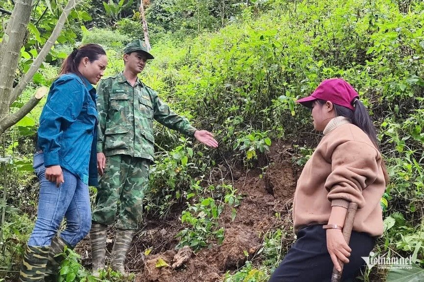 AnchaleeYimm's tweet photo. In the face of cracks in the mountains, military and civilian forces worked together to evacuate residents, putting safety first at all times. https://t.co/2FtsGd70lZ