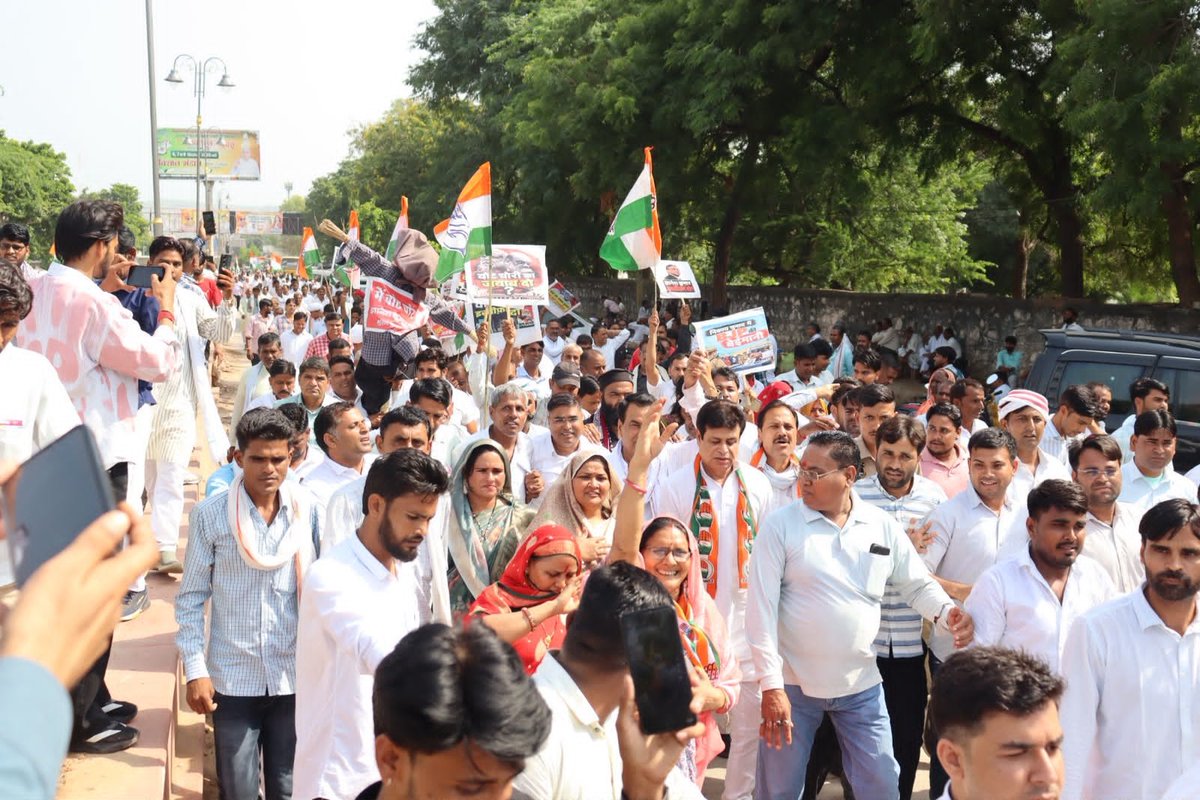 chhuttankhanarc's tweet photo. यह वीडियो सवाई माधोपुर का है, जहां मुख्य चुनाव आयुक्त श्री ज्ञानेश कुमार की कार्यप्रणाली के विरोध में प्रदर्शन किया गया। प्रदर्शनकारियों ने चुनाव प्रक्रिया और मतदाता सूची से जुड़े मुद्दों को लेकर अपनी आपत्ति दर्ज कराई। @IndiraMeena_  https://t.co/6OkAA4ZGNd