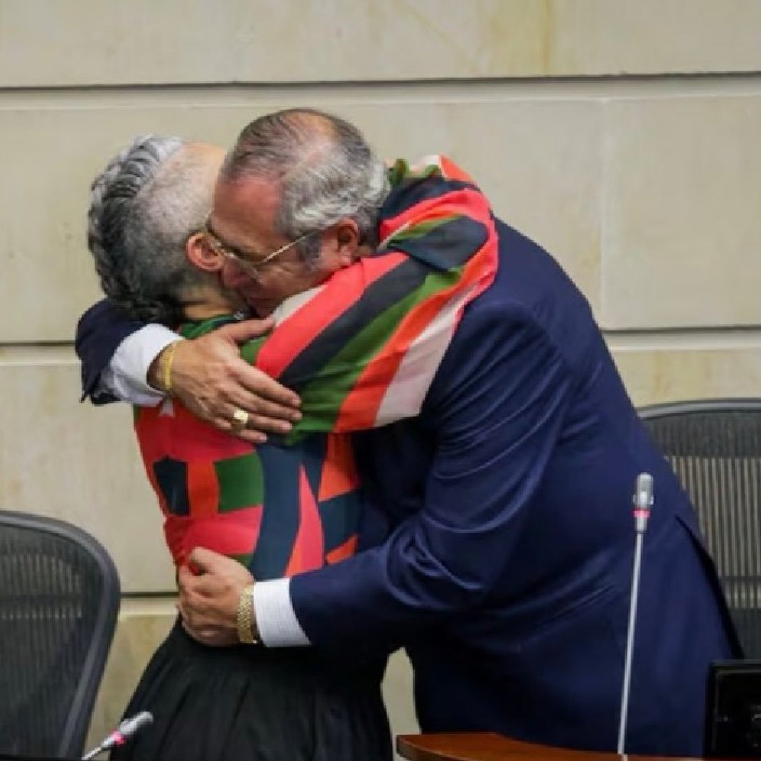 EdoCote's tweet photo. Tranquilos, el gobierno del gran Abelardo y la Corte S.J. harán la tarea completa. Va uno (1)  preso y denigrado, falta la otra.

@ABDELAESPRIELLA 
@CorteSupremaJ 
@PizarroMariaJo https://t.co/eWGPti4Ufj