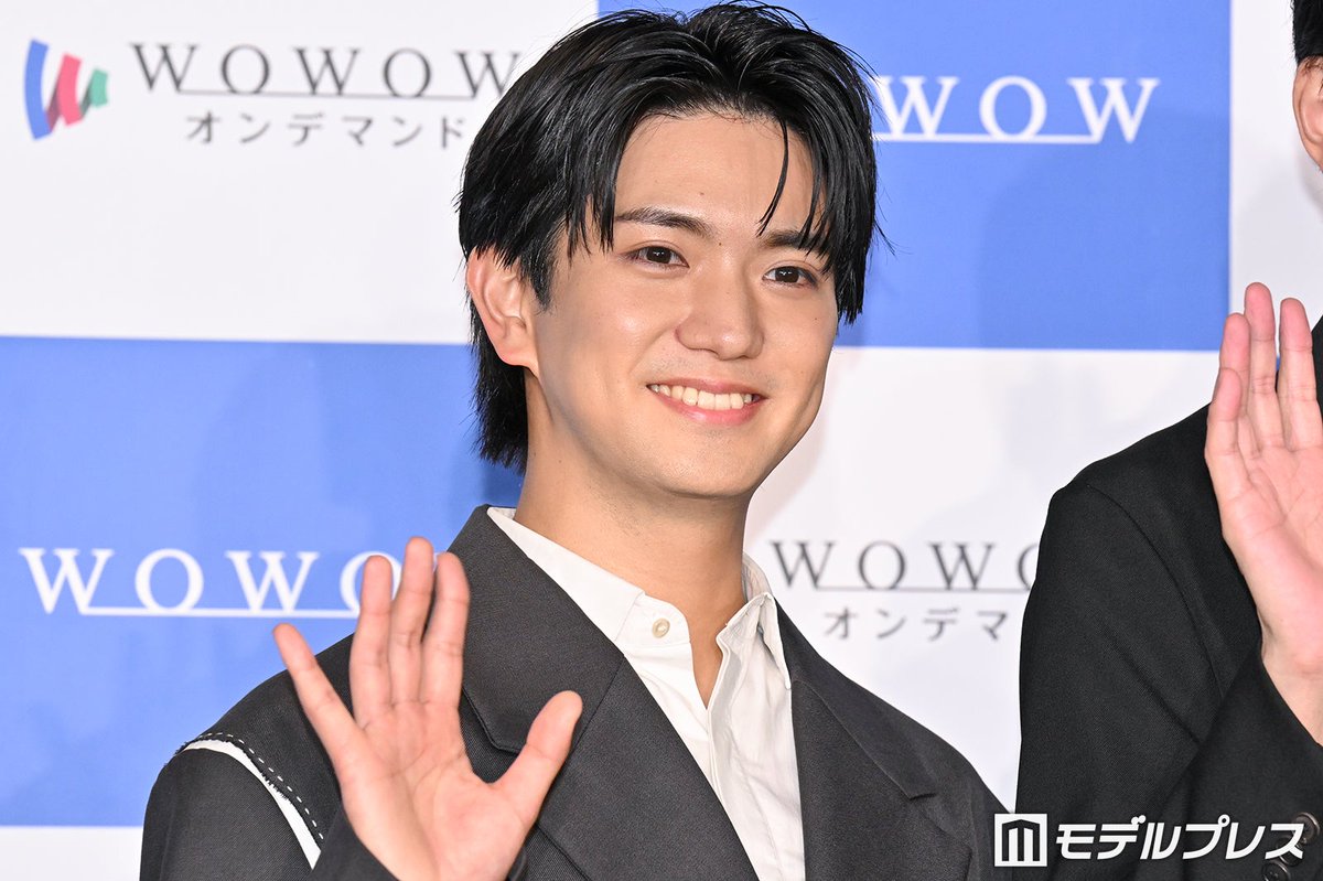 modelpress's tweet photo. 向井理、Aぇ! group正門良規が明かす
チャーミングな一面
https://t.co/uDT0hZh5uY

「向井さんが差し入れをいっぱい入れてくださって、お弁当を入れてくださったり、フィナンシェを入れてくださって、“フィナンシェ嬉しい！”って思っていたら、向井さんが『これがフィナンシェか』って言って食べてはったんで、“知らんと入れはったんや”と思って（笑）」

「連続ドラマW MR -医薬情報担当者-」完成報告会
