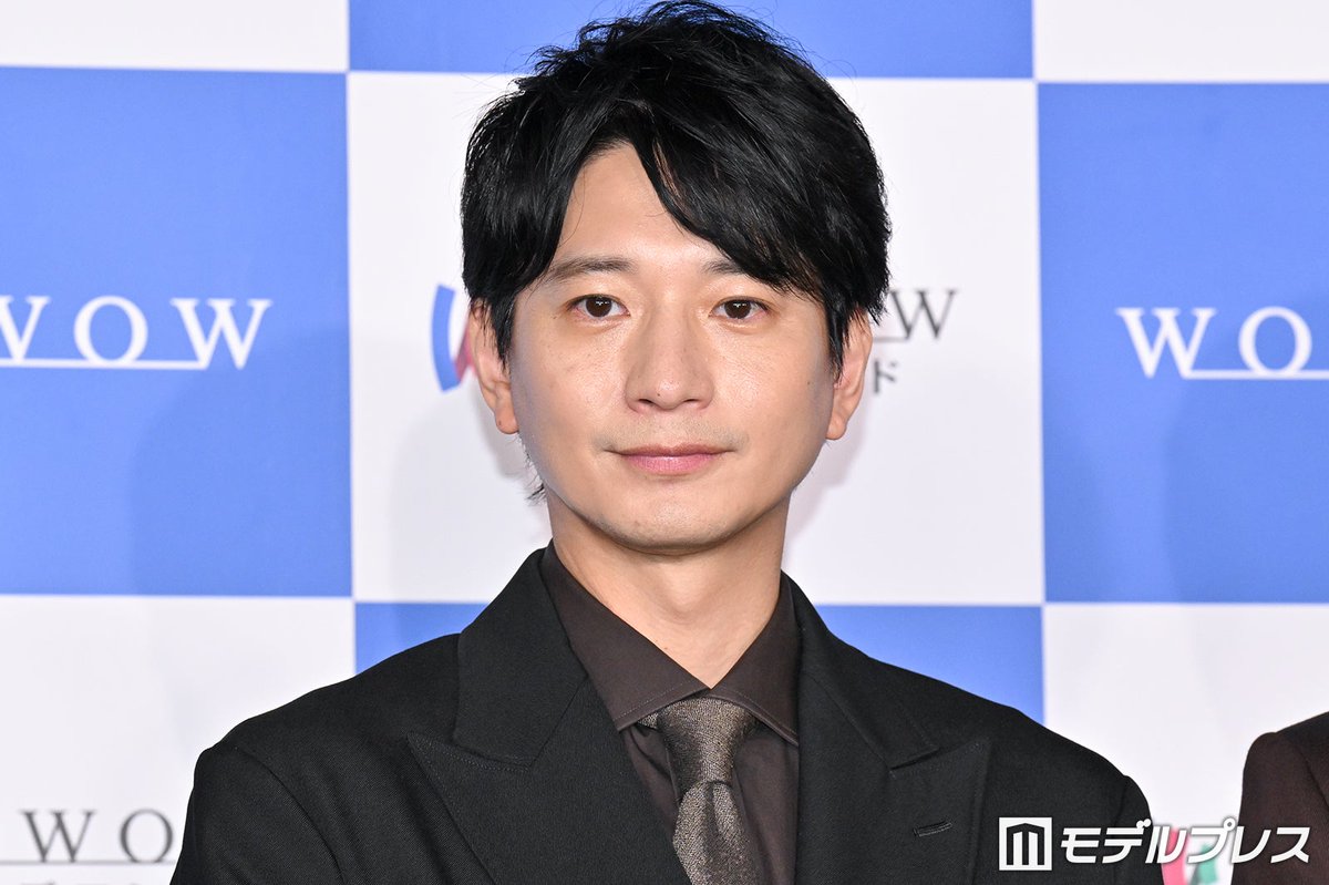 modelpress's tweet photo. 向井理、Aぇ! group正門良規が明かす
チャーミングな一面
https://t.co/uDT0hZh5uY

「向井さんが差し入れをいっぱい入れてくださって、お弁当を入れてくださったり、フィナンシェを入れてくださって、“フィナンシェ嬉しい！”って思っていたら、向井さんが『これがフィナンシェか』って言って食べてはったんで、“知らんと入れはったんや”と思って（笑）」

「連続ドラマW MR -医薬情報担当者-」完成報告会
