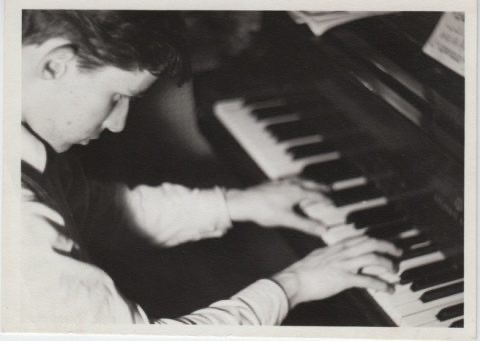 StevenIsserlis's tweet photo. Alas, Glenn Gould d otd 1982, age 50. What a mind! Quite genuinely different:
“In the best of all possible worlds, art would be unnecessary. Its offer of restorative, placative therapy would go begging a patient….The audience would be the artist and their life would be art.” https://t.co/PnbauVGMvk