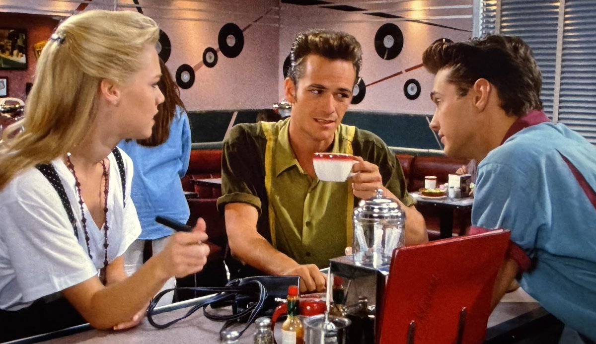 rewatching90210's tweet photo. Today is National Coffee Day and they drank a lot of it on this show https://t.co/De1lmO08wA