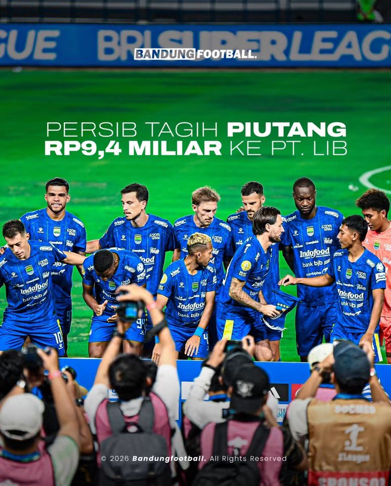 bandungfootball's tweet photo. 𝐓𝐔𝐍𝐆𝐆𝐀𝐊𝐀𝐍 𝐑𝐏𝟗,𝟒 𝐌𝐈𝐋𝐈𝐀𝐑 𝐏𝐓. 𝐋𝐈𝐁 𝐊𝐄 𝐏𝐄𝐑𝐒𝐈𝐁 🚨🫣💙

Merujuk pada dokumen konfirmasi per 31 Agustus 2026, PT. Liga Indonesia Baru (LIB) tercatat masih memiliki kewajiban tertunda kepada Persib senilai Rp9 miliar.

Nominal tersebut belum mengakumulasi pendapatan dari pembagian hak siar dan rating untuk musim kompetisi 2025/2026.

Apabila seluruh komponen tersebut dikalkulasikan, total piutang PT LIB diestimasikan menyentuh kisaran Rp10 hingga Rp14 miliar.

😬😬😬😬😬😬

#BandungFootball #BFCOM #Persib #Bobotoh