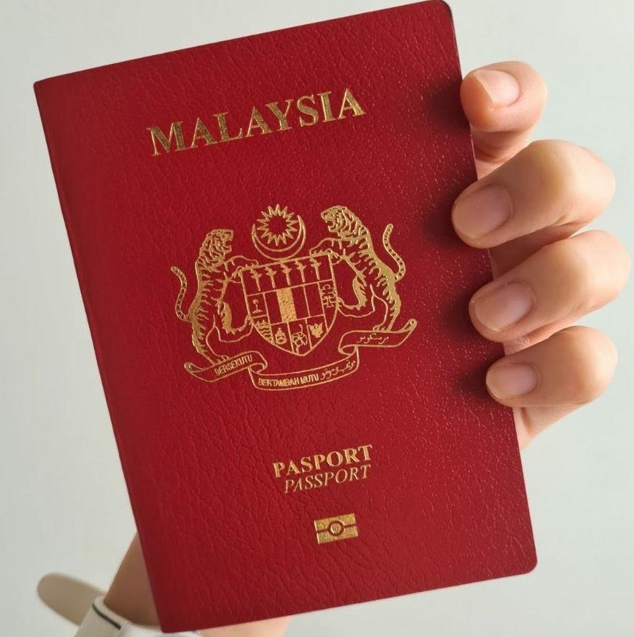 GlobeEyeNews's tweet photo. Malaysia’s passport is now the world’s second most powerful in 2026. https://t.co/i6Pcje9E6Y