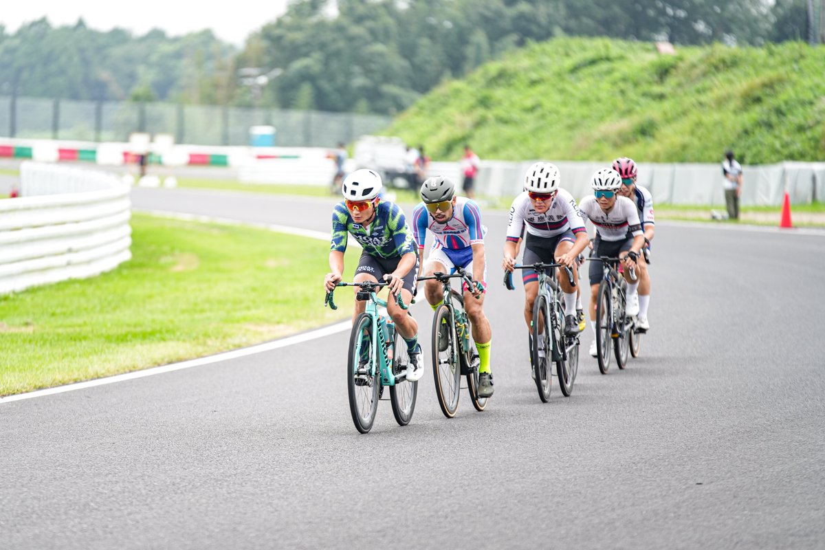 iahzm's tweet photo. JBCF南魚沼E1 64位
シマノ鈴鹿ロードクラシック　DNF

鈴鹿は3周目集団落車に巻き込まれて追走かけるも追いつけず脚切り😇
落車を言い訳にしたいところだが自力で復帰して勝負絡んでる人もいるのは事実、このレース走るに値しない実力だった。ただそれだけ。 https://t.co/gKEgGdHkRm