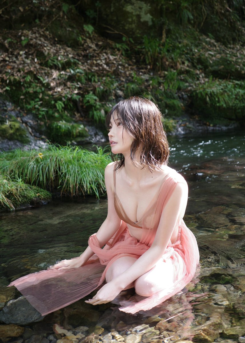 _Hime_Araya_'s tweet photo. 発売中の週刊プレイボーイに登場してます。
デジタル写真集もあるよ:-)

https://t.co/jL7Atgc0Xo https://t.co/6brsXvsz9n