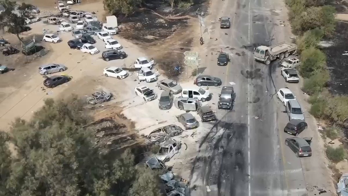 gamergateblogde's tweet photo. Wirklich schlimm, wie es in Gaza aussieht... ach nee, das ist der Parkplatz des Supernova Musikfestivals.

Heult leise, Islamistenfreunde. https://t.co/O8zulAVywX