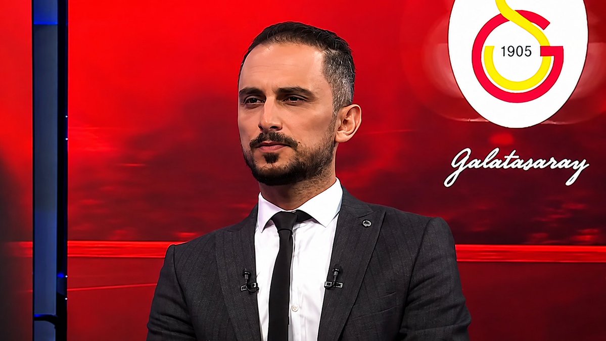 KartalRecord's tweet photo. MHK'nin basın sözcüsü olan Taner Karaman, Alanyaspor-Beşiktaş maçında Trossard'a tokat atan Alanyasporlu futbolcunun kırmızı kart görmemesini, ekran önünde konuşmuş, protokol gereği VAR'ın bu pozisyonda devreye giremeyeceğini söylemiş ve pozisyonda bariz bir tokat olmadığını savunmuştu.

Karşılaşma sonrasında ilgili maçın hakem gözlemcisi Yunus Yıldırım, müsabakanın hakemine tam not vermişti.

Bugün geldiğimiz noktada ise Alanyaspor-Beşiktaş maçının gözlemcisi Yunus Yıldırım, soruşturma kapsamında gözaltına alınmış durumda.

MHK'yi ekran başında aklamak için bin tane takla atan Taner Karaman ise ortalıkta yok!