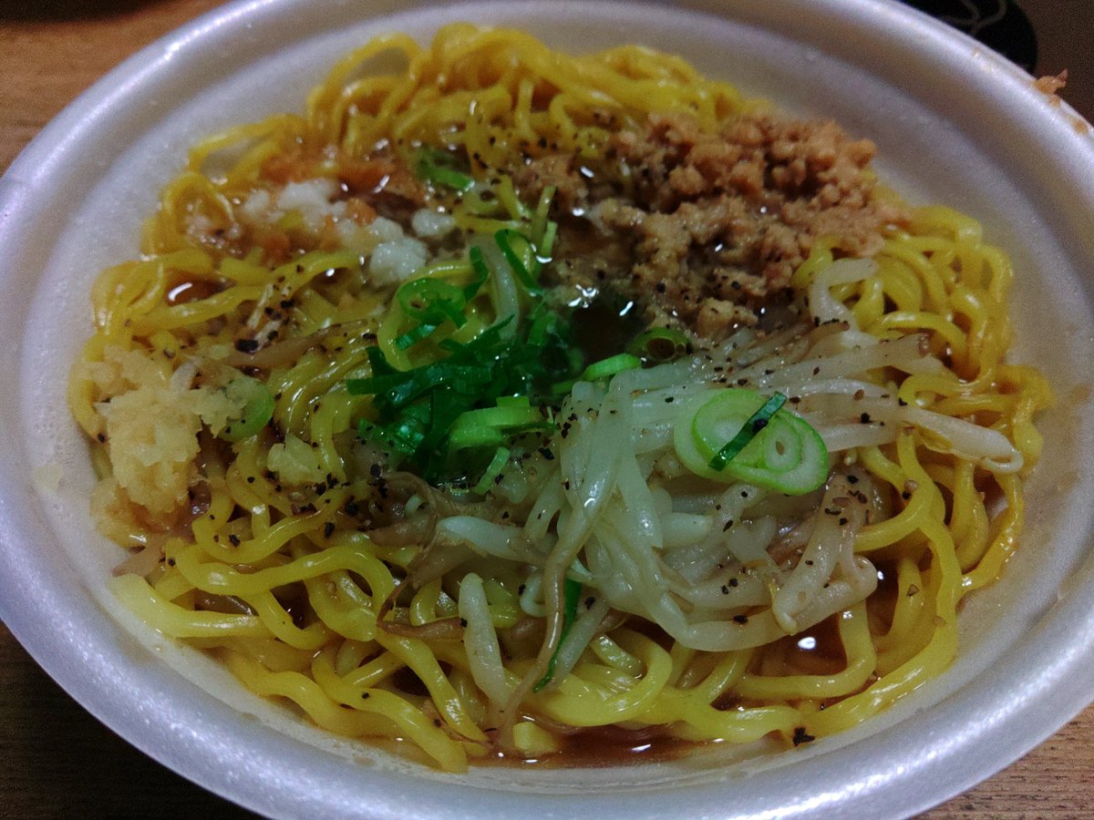 sin_FK7works's tweet photo. すするぅ🍜 https://t.co/gKbmWEdVN0