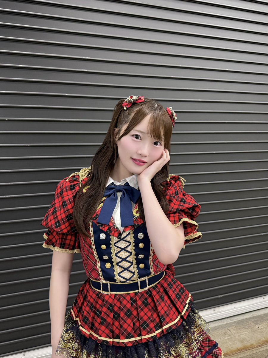48Suzuha_16LOVE's tweet photo. AKB48 20周年お衣装
私の分を ､ 新衣装で作っていただきました 😭✨️

温かく迎えいれてくださった
ファンのみなさん ､ メンバー ､ スタッフさん
そして ､ このお衣装を作ってくださった
オサレカンパニーさん 。全ての方に感謝です 。

本当に ､ 本当に ､ ありがとうございます 🎀
だいすきな赤チェックを着られて ､ 幸せ〜〜！！