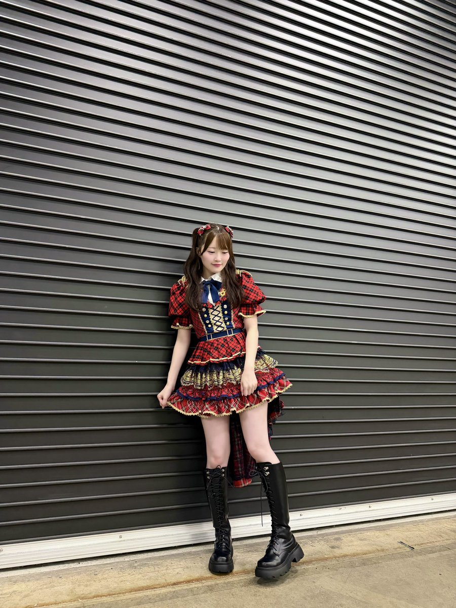48Suzuha_16LOVE's tweet photo. AKB48 20周年お衣装
私の分を ､ 新衣装で作っていただきました 😭✨️

温かく迎えいれてくださった
ファンのみなさん ､ メンバー ､ スタッフさん
そして ､ このお衣装を作ってくださった
オサレカンパニーさん 。全ての方に感謝です 。

本当に ､ 本当に ､ ありがとうございます 🎀
だいすきな赤チェックを着られて ､ 幸せ〜〜！！