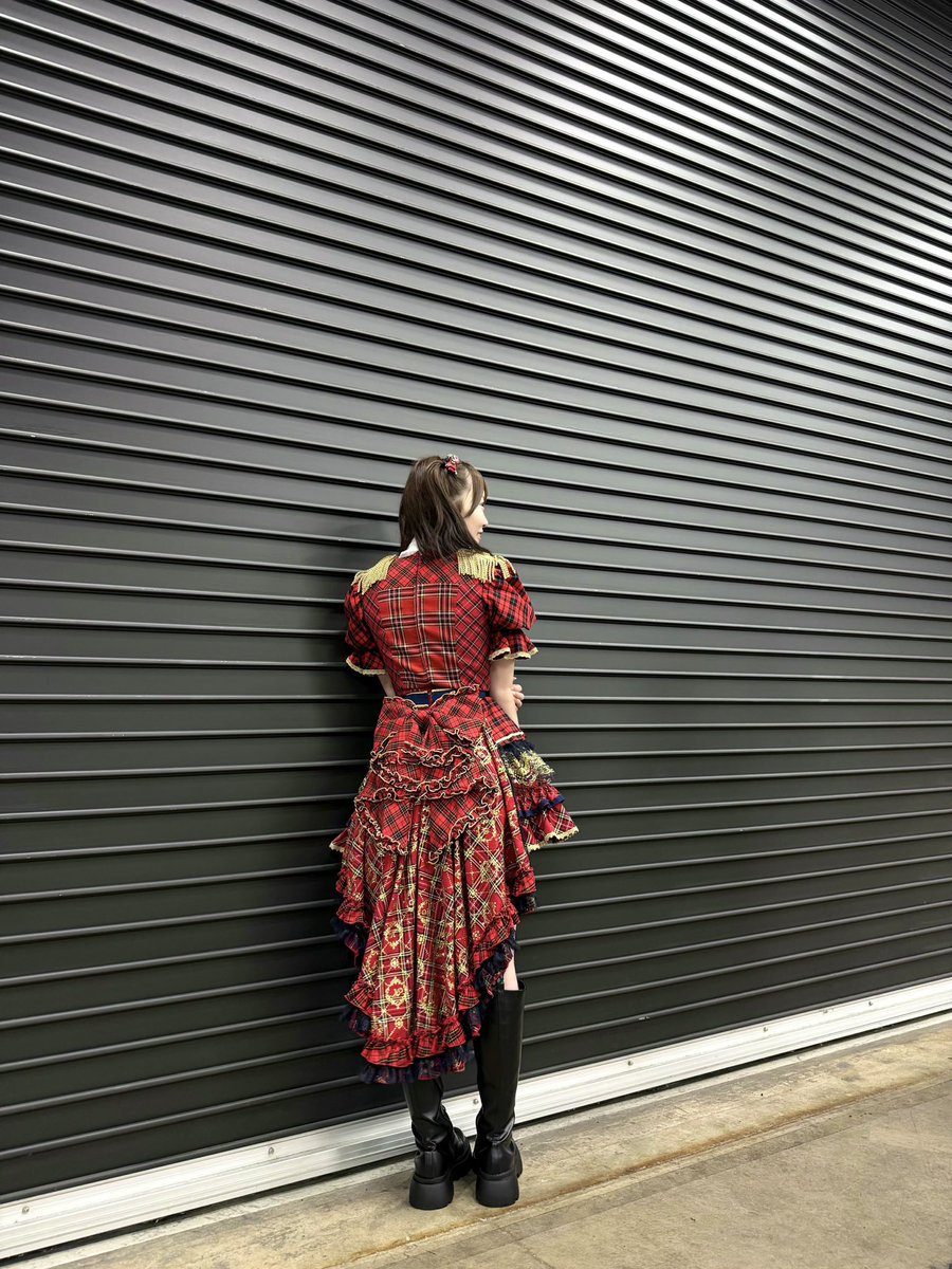 48Suzuha_16LOVE's tweet photo. AKB48 20周年お衣装
私の分を ､ 新衣装で作っていただきました 😭✨️

温かく迎えいれてくださった
ファンのみなさん ､ メンバー ､ スタッフさん
そして ､ このお衣装を作ってくださった
オサレカンパニーさん 。全ての方に感謝です 。

本当に ､ 本当に ､ ありがとうございます 🎀
だいすきな赤チェックを着られて ､ 幸せ〜〜！！