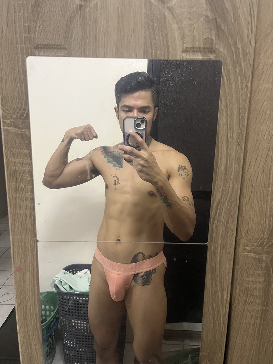pierceddeejey's tweet photo. Online brief seller 😂 https://t.co/YMg2Sy0VTI