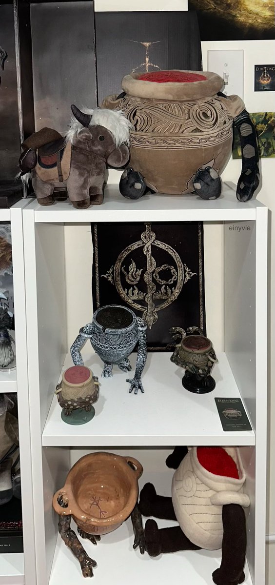 einyvie's tweet photo. my elden ring shelves https://t.co/rfGnqvvkYf