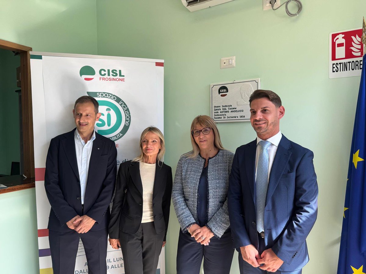 CislNazionale's tweet photo. Il taglio del nastro, lo scoprimento della targa dedicata ad Antonio Angelucci e l’incontro con i familiari, presenti alla cerimonia, hanno segnato un momento di forte emozione nella sede Cisl di Cassino. Quindi l'apertura dello Spazio Inclusione Disabilità, un nuovo servizio a disposizione del territorio. Al termine, #DanielaFumarola ha incontrato dirigenti e operatori della sede.

#Cassino #Cisl @cislfrosinone @Cisl_Lazio
