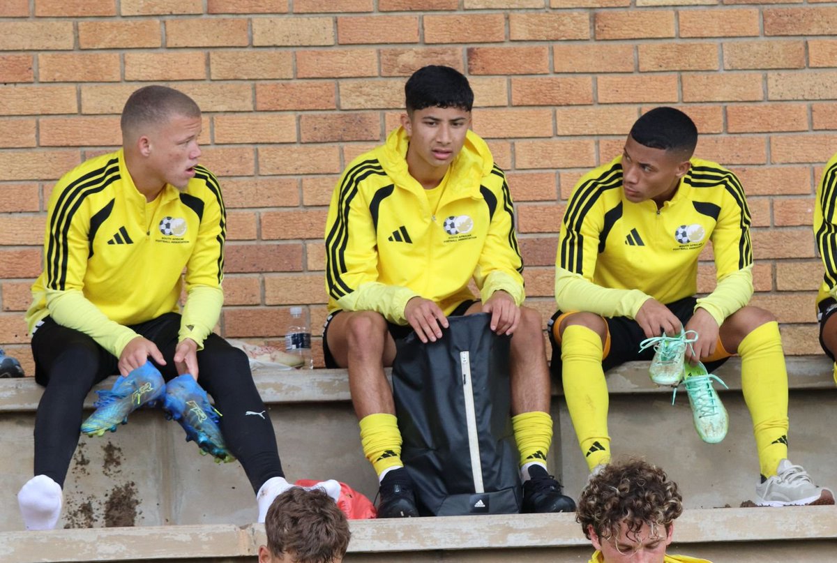 ChiefsCentralZA's tweet photo. 📸 | 𝗧𝗛𝗥𝗘𝗘 𝗔𝗠𝗔𝗞𝗛𝗢𝗦𝗜 𝗕𝗢𝗬𝗦 𝗢𝗡 𝗡𝗔𝗧𝗜𝗢𝗡𝗔𝗟 𝗗𝗨𝗧𝗬! 🇿🇦💛🖤

Mfundo Vilakazi, Luke Baartman and Faiz Abrahams in the South African U23 camp in Pretoria ahead of their friendlies against Algeria.

Three youngsters representing Amakhosi at international level!

ALL THE BEST, BOYS! 👏🔥

#KaizerChiefs #Amakhosi4Life #SAU23