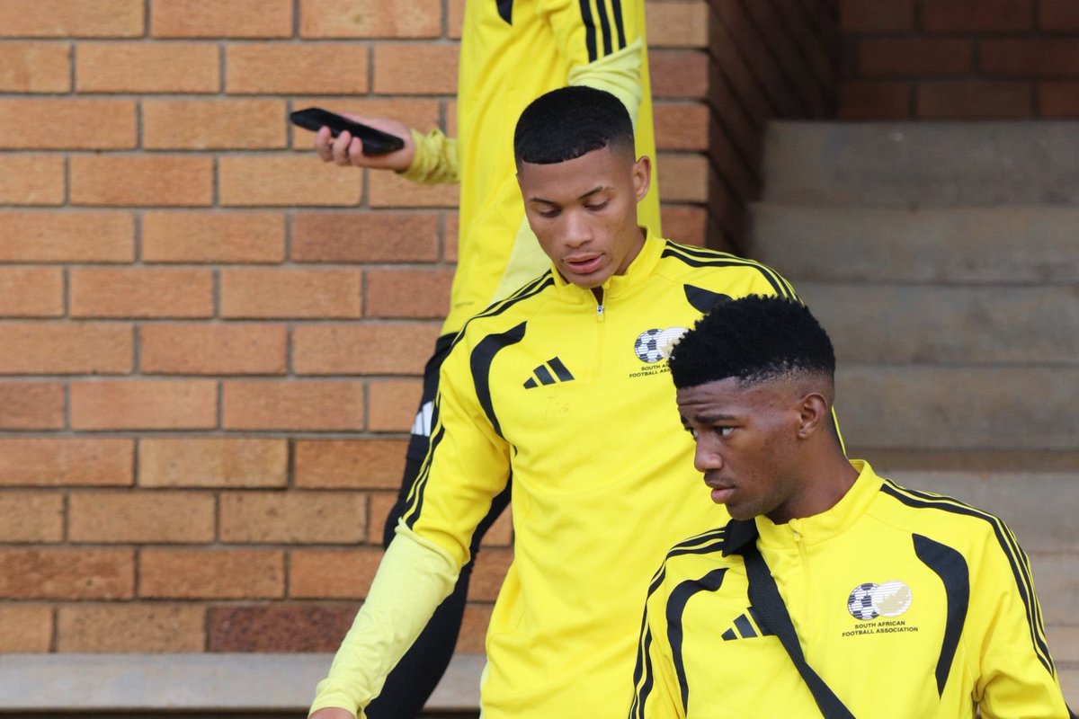 ChiefsCentralZA's tweet photo. 📸 | 𝗧𝗛𝗥𝗘𝗘 𝗔𝗠𝗔𝗞𝗛𝗢𝗦𝗜 𝗕𝗢𝗬𝗦 𝗢𝗡 𝗡𝗔𝗧𝗜𝗢𝗡𝗔𝗟 𝗗𝗨𝗧𝗬! 🇿🇦💛🖤

Mfundo Vilakazi, Luke Baartman and Faiz Abrahams in the South African U23 camp in Pretoria ahead of their friendlies against Algeria.

Three youngsters representing Amakhosi at international level!

ALL THE BEST, BOYS! 👏🔥

#KaizerChiefs #Amakhosi4Life #SAU23
