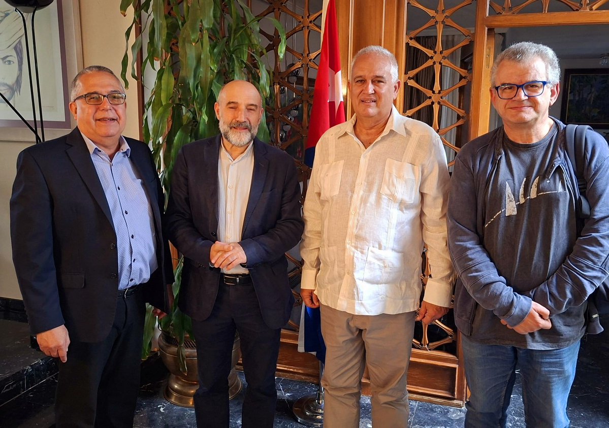 EmilioLozadaG's tweet photo. Sostuve un cordial encuentro con representantes del Bloque Nacionalista Gallego y la Unión del Pueblo Gallego.   Acordamos fortalecer institucionalmente  las relaciones de amistad de ambas organizaciones políticas con el Partido Comunista de Cuba.#CubaNoEstáSola #CubaEstáFirme 🇨🇺 https://t.co/ZMrhaXla87