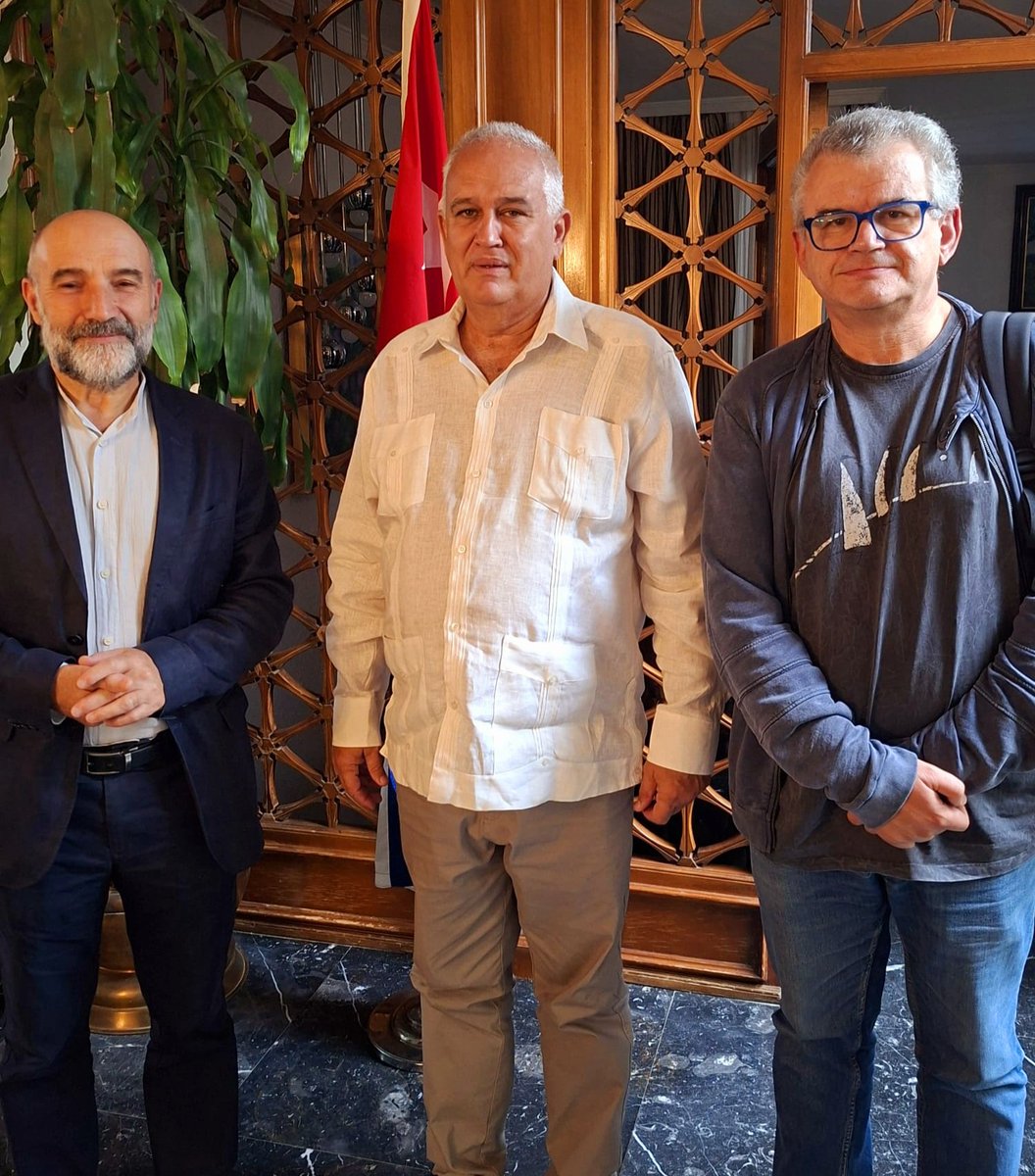 EmilioLozadaG's tweet photo. Sostuve un cordial encuentro con representantes del Bloque Nacionalista Gallego y la Unión del Pueblo Gallego.   Acordamos fortalecer institucionalmente  las relaciones de amistad de ambas organizaciones políticas con el Partido Comunista de Cuba.#CubaNoEstáSola #CubaEstáFirme 🇨🇺 https://t.co/ZMrhaXla87