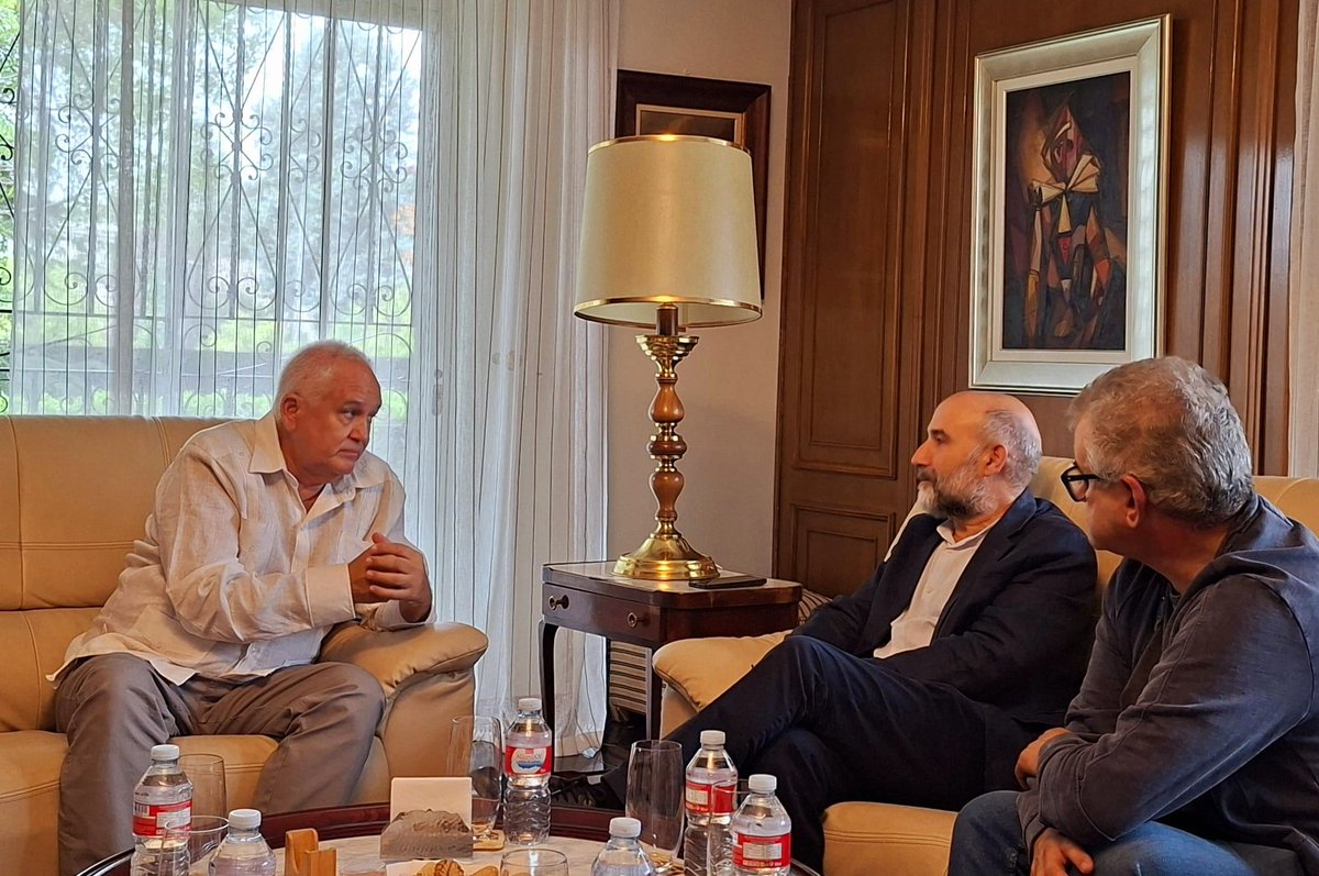 EmilioLozadaG's tweet photo. Sostuve un cordial encuentro con representantes del Bloque Nacionalista Gallego y la Unión del Pueblo Gallego.   Acordamos fortalecer institucionalmente  las relaciones de amistad de ambas organizaciones políticas con el Partido Comunista de Cuba.#CubaNoEstáSola #CubaEstáFirme 🇨🇺 https://t.co/ZMrhaXla87