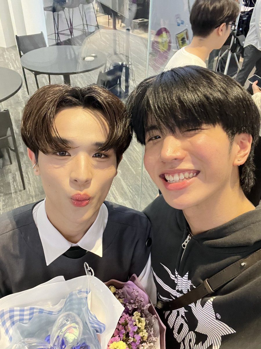keenkeno_sp's tweet photo. 🐔

#.เพลงดีรุ่นพี่หญิงแกร่ง #.วงรุ่นพี่น่ากลัว #.วงรุ่นพี่ชอบเป็นได้แค่เฟรนลิส https://t.co/nGQsIyVQjk
