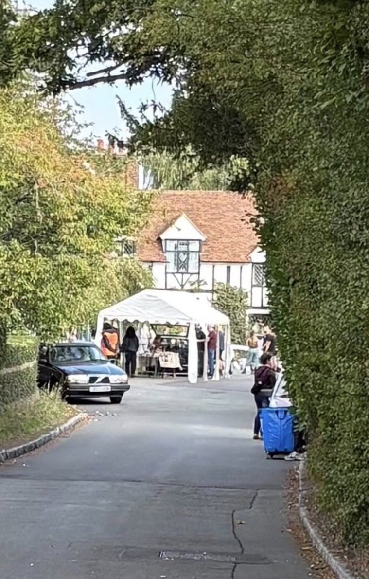 ArabellaStDaily's tweet photo. HBO is filming for the Harry Potter series today in Latimer, Buckinghamshire, according to an Instagram story.

Arabella Stanton is likely on set. https://t.co/7b9eIEziwn