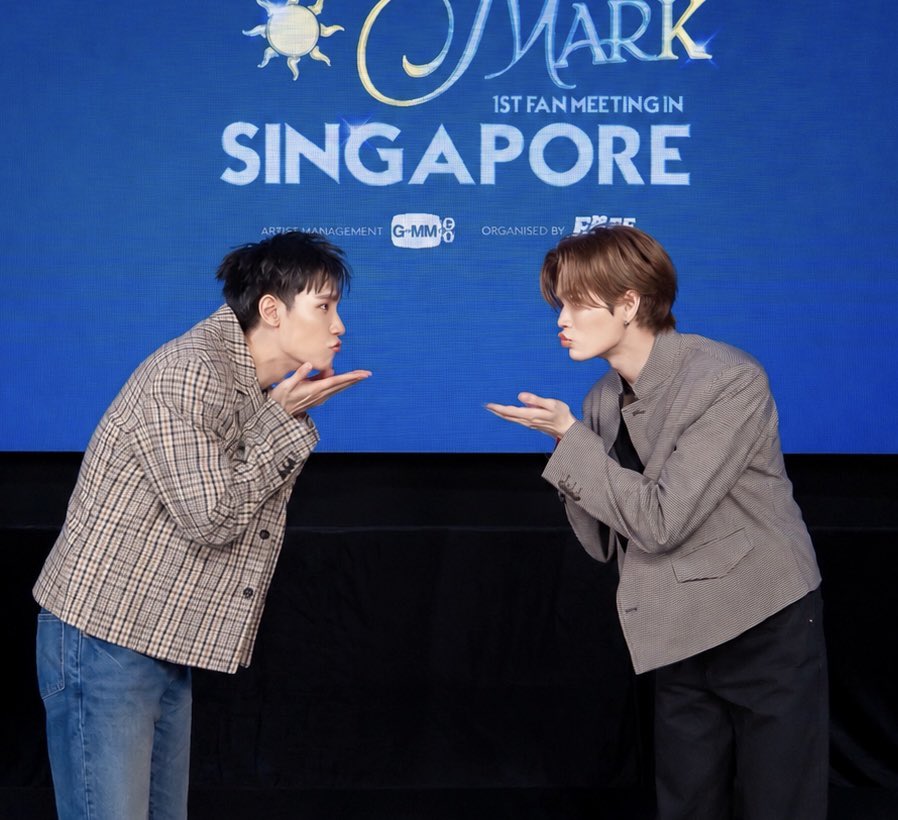 khunnunakim's tweet photo. Removing myself from my 2:1 photo with JuniorMark @jnnrrs @Markjrtn 

JUNIORMARK 1ST SG FANMEET

#JuniorMark1stFMSingapore
#จูเนียร์มาร์ค #JuniorMark #junniorrs #markjrtn https://t.co/1ncZgOK4Tb
