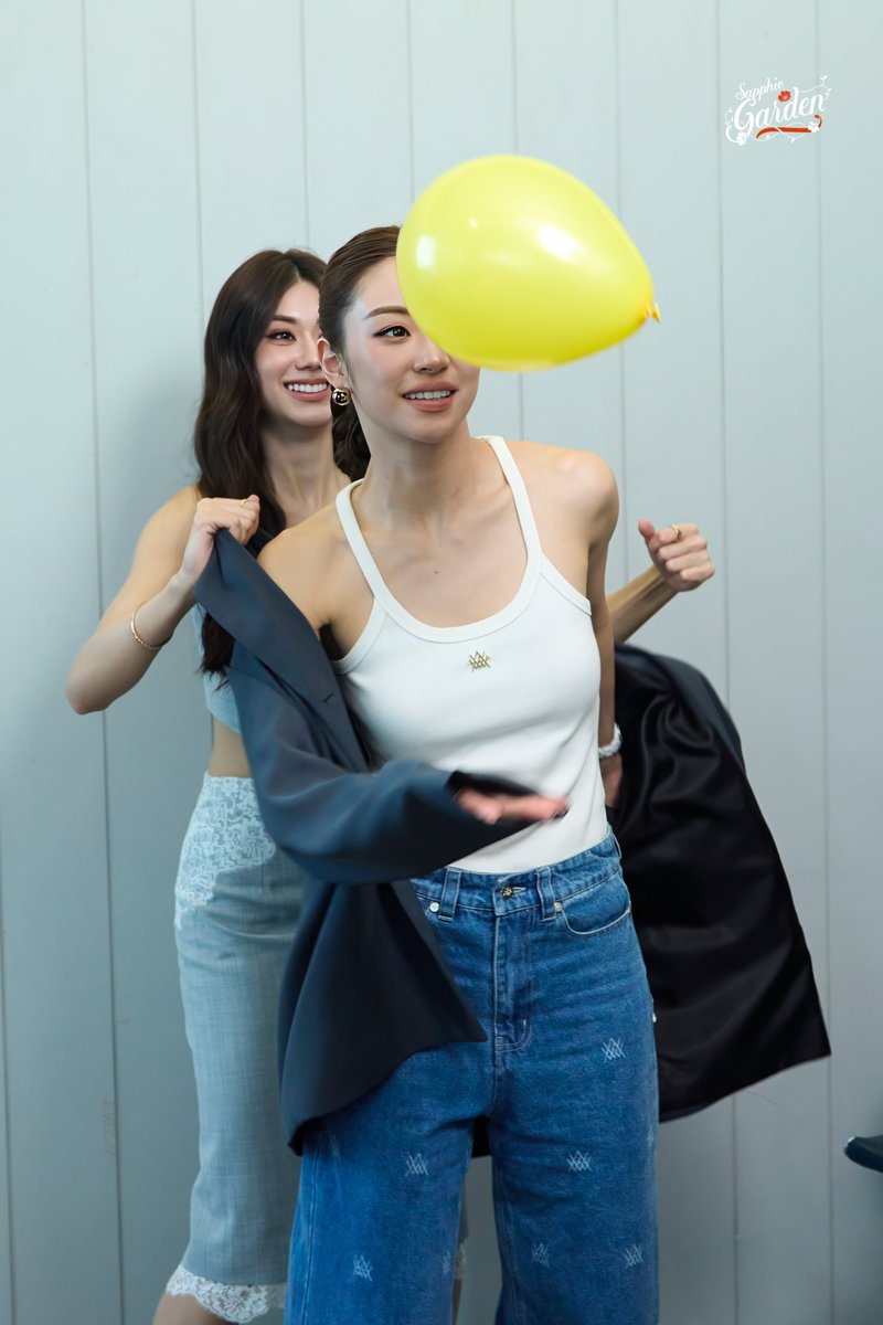 lenas_hair's tweet photo. umm??? are we interrupting something????🫪🫪 https://t.co/ZOmt9BFnuK