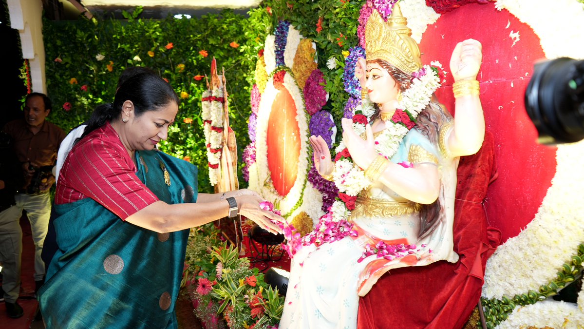 vaishykul's tweet photo. हार्दिक स्वागत एवं अभिनंदन 🙏

श्रीमती रेखा गुप्ता जी एवं श्री नरेश बंसल जी का वैश्यकुल सांस्कृतिक समागम एवं अंतरराष्ट्रीय वैश्य परिचय सम्मेलन 2026 में सादर स्वागत। ✨
आपका आगमन हमारे लिए हर्ष और सम्मान का विषय है। 

#RekhaGupta #NareshBansal #Vaishyakul #vaishyakuluday https://t.co/TNCuNrZCNv