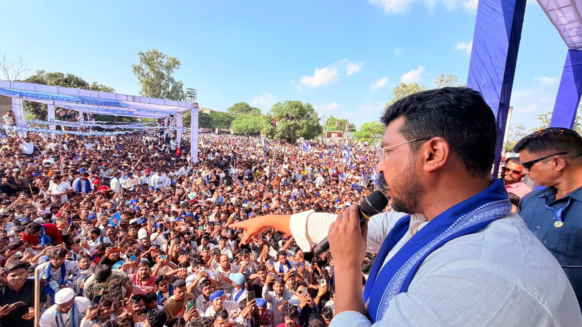 BhimArmyChief's tweet photo. आज जिला सम्भल की विधानसभा चंदौसी में आयोजित विशाल जनसभा में अपनों के बीच।

जनसभा को सफल बनाने के लिए दिन-रात मेहनत करने वाले सभी पदाधिकारियों, कार्यकर्ताओं और सहयोगियों का हृदय से आभार। अपने अपार प्यार, समर्थन और विश्वास से जनसभा को ऐतिहासिक बनाने वाली संभल की महान जनता को दिल से सलाम और अभिनंदन।

आपकी यह एकजुटता आजाद समाज पार्टी (कांशीराम) के मिशन-2027 को नई ऊर्जा और ताकत देगी।

जय भीम! जय भारत! जय मंडल!

#ASP_K_Mission2027