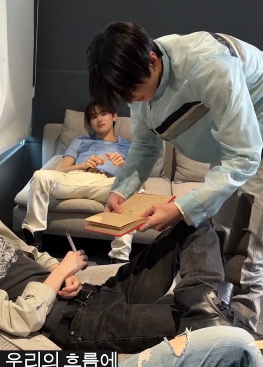 knhynn's tweet photo. hyeon’s legs spread open for keonho to sit on https://t.co/rQPro2mP0s