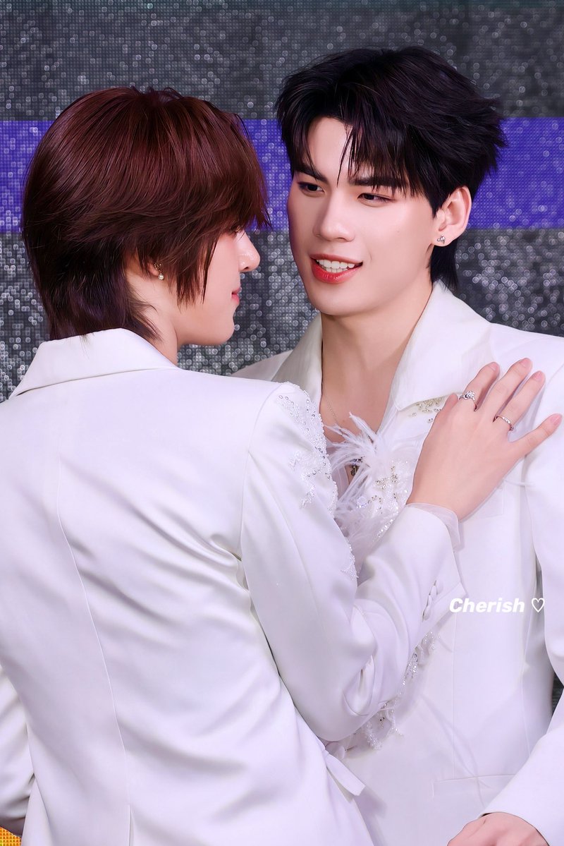 hyuinlvr's tweet photo. the wedding vibes were SO strong in this event
#JaoNorth #ottoottoo #northotto https://t.co/FjqpQmIvKI