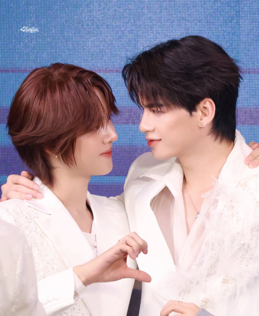 hyuinlvr's tweet photo. the wedding vibes were SO strong in this event
#JaoNorth #ottoottoo #northotto https://t.co/FjqpQmIvKI