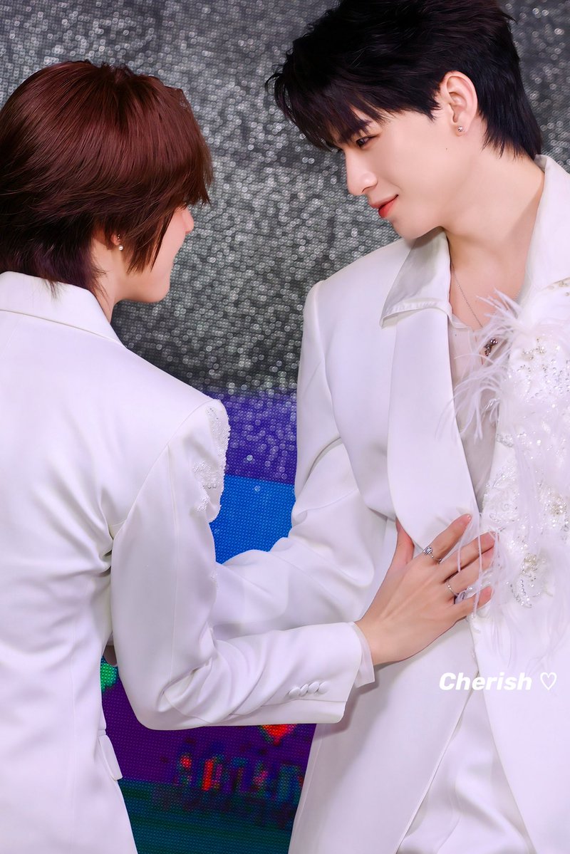 hyuinlvr's tweet photo. the wedding vibes were SO strong in this event
#JaoNorth #ottoottoo #northotto https://t.co/FjqpQmIvKI