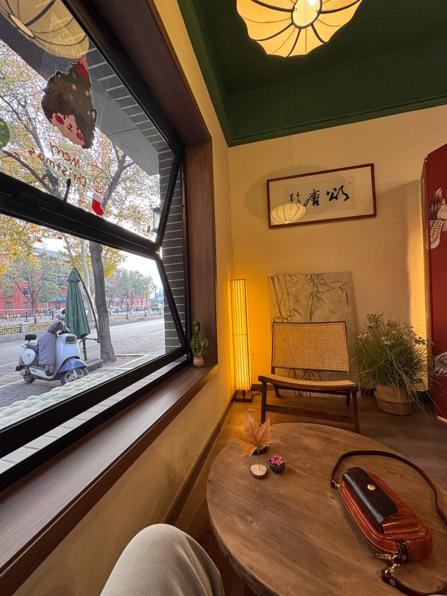 j_nburre_99_5dd's tweet photo. This cozy café corner has a great vibe—my first time here, and it also has that perfect little nook by the window, I'm so glad I stopped by! https://t.co/f7QcLarpyq