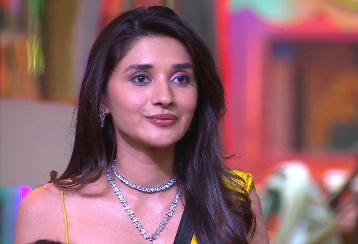 TeamKanikaMann's tweet photo. In #BiggBoss20, everyone thinks they can manipulate #KanikaMann, but they don’t realize that she’s actually manipulating them directly or indirectly.

Through Kanika’s POV, every contestant’s REAL face is slowly being exposed. 🔥
#BB20 https://t.co/g5HrWobcS3