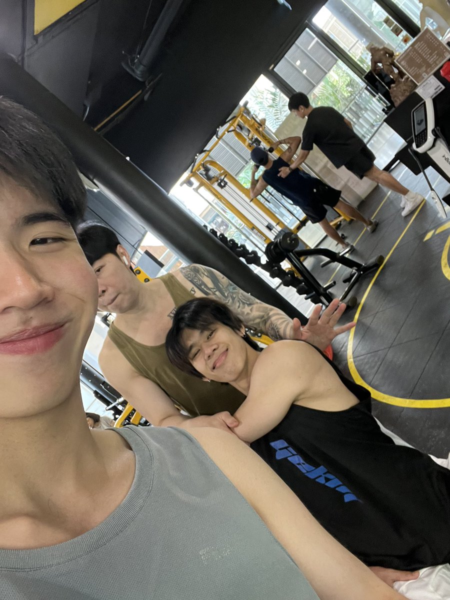 keenkeno_sp's tweet photo. 🐷

#.เพลงดีรุ่นพี่หญิงแกร่ง #.วงรุ่นพี่น่ากลัว #.วงรุ่นพี่ชอบเป็นได้แค่เฟรนลิส https://t.co/hgOtPGKR2w