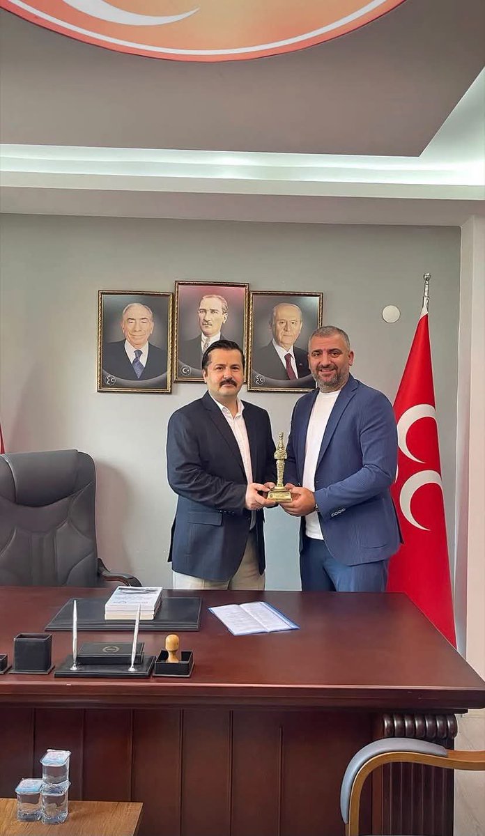 mhpselcuk35's tweet photo. “Selçuk Şoförler ve Otomobilciler Odası Başkanımız Sayın Barış Gider’i ve beraberinde oda yöneticilerimizi ilçe başkanlığımızda misafir ettik. Ziyaretleri vesilesiyle ilçemizin esnafı, ulaşım sektörü ve Selçuk’umuzun geleceğine dair verimli değerlendirmelerde bulunduk. https://t.co/3gA2l0Mk2d