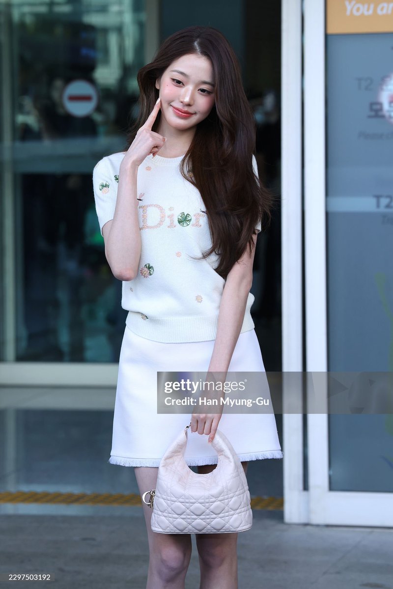 ojgoi51545974's tweet photo. Wonyoung in Dior in the Getty unedited photos clears so many people’s heavily edited pics

WONYOUNG IN DIOR
#WonyoungDiorSummer27
#JANGWONYOUNG
#WONYOUNG
#DiorSummer27 @Dior https://t.co/t7HNONHSm9