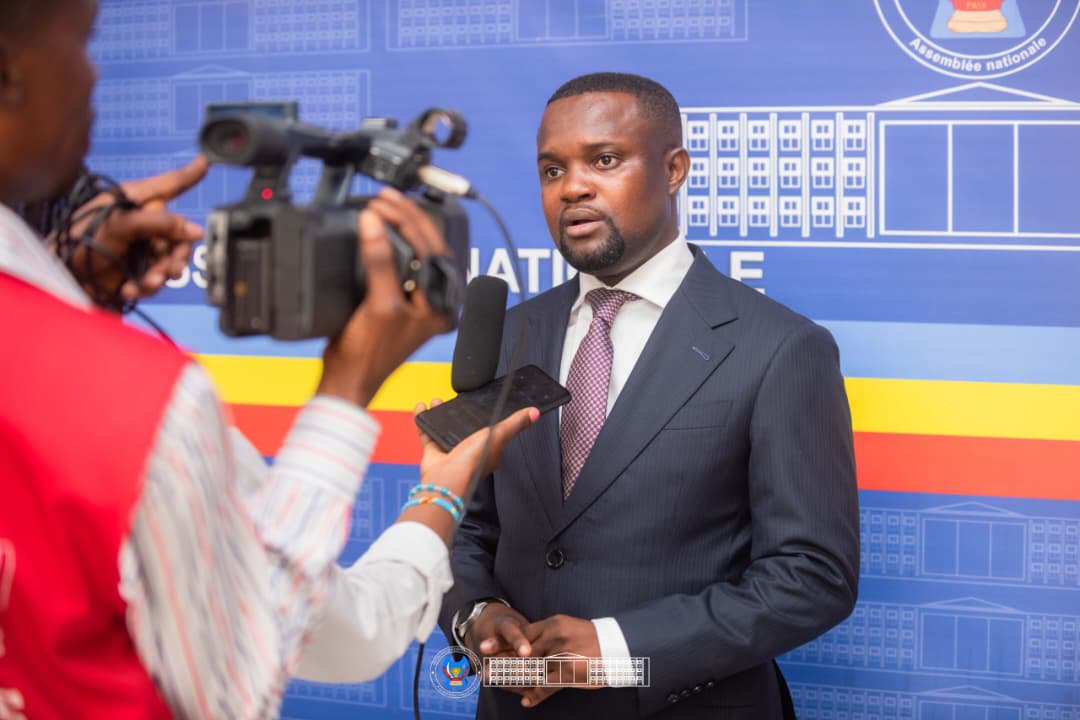 SNProOfficiel's tweet photo. Instant News 243
RDC - AN : L’hon @VEyanga92458 Mboyo, a déposé son rapport de vacances parlementaires auprès de l’Assemblée nationale.

Il a relayé les principales préoccupations de sa base, notamment les tracasseries policières, les arrestations arbitraires, l’infrastructures. https://t.co/qZbj0NM9ip