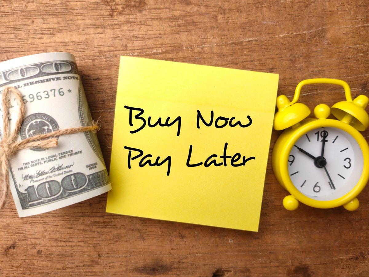 partner_centric's tweet photo. The payment plan on your last pair of sneakers might show up in your mortgage application. HousingWire looked at how Buy Now, Pay Later (#BNPL) is starting to intersect with #homebuying. What did they find? Get all the details here! #ConsumerBehavior https://t.co/mIlOH0dY3G https://t.co/hoCLwcj2Q3