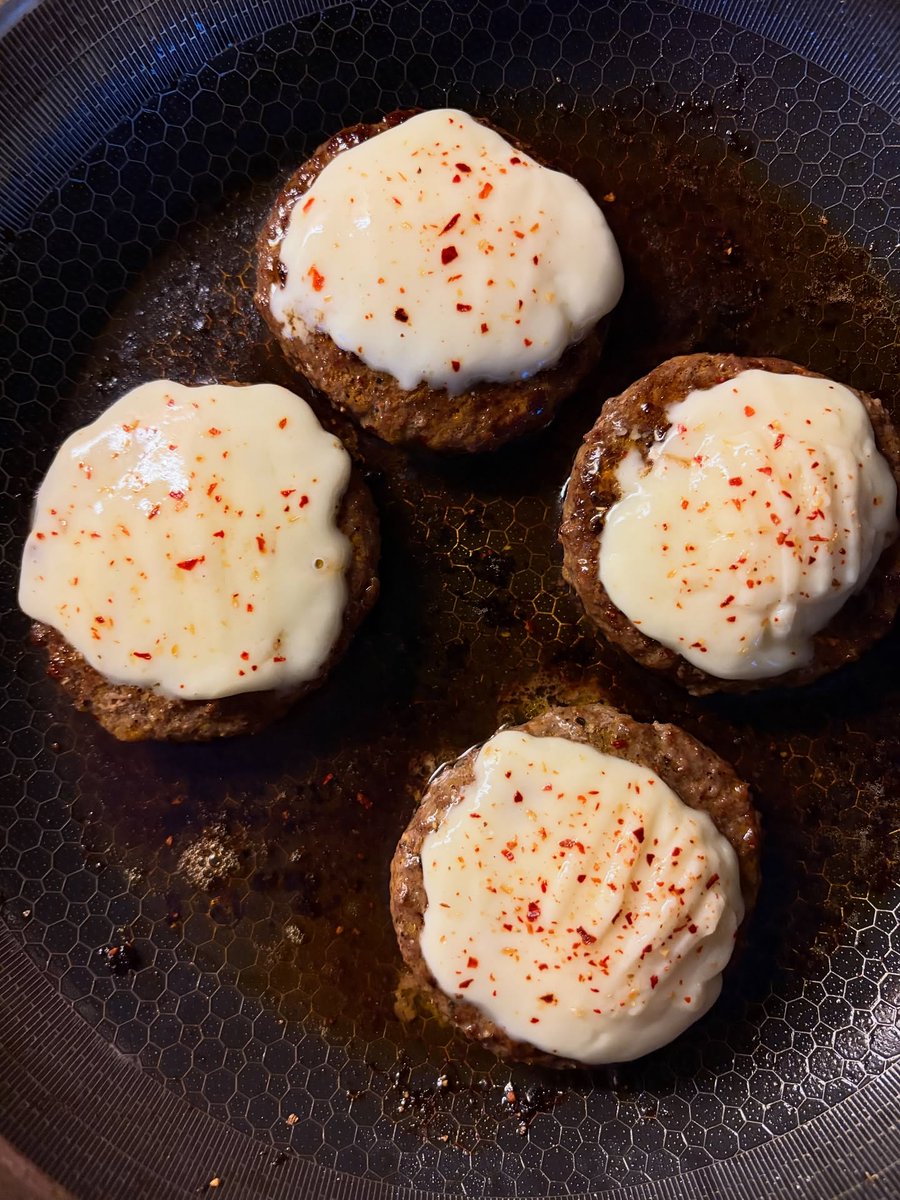 sofialee5n4shq0's tweet photo. 🫕 Cheese Fondue Burgers

🍔 A delicious Scrabble word: cheese fondue burgers. I love cheese fondue, especially homemade. But ready-made versions are handy too—and great in a grilled cheese sandwich, on pizza, or on a burger! Cook your burger as https://t.co/BhQez6ARIR