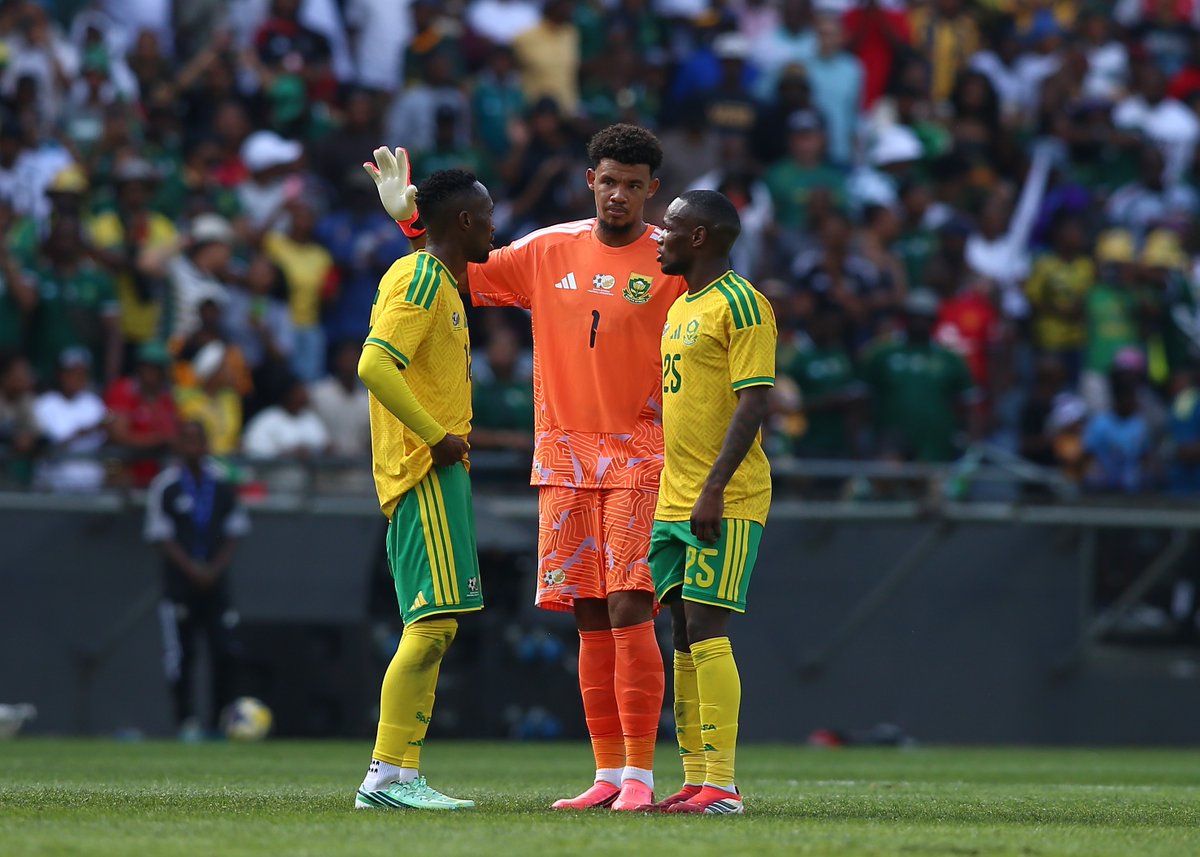 Soccer_Laduma's tweet photo. Puso Dithejane. Lebone Seema. Shandre Campbell. Brooklyn Poggenpoel. ⚽

These are just some of the players rearing to play for Bafana, as Pitso Mosimane is likely to tweak his team for the two remaining international fixtures. 🇿🇦

Who would you love to see❓ https://t.co/VRe5y0tQ2u