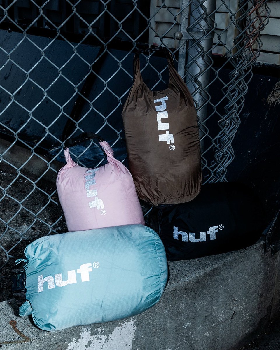 sakatanokurashi's tweet photo. 「HUF × TAION」のコラボ最高すぎる…。
10月2日発売だよー！ https://t.co/NiFDz5MZA9