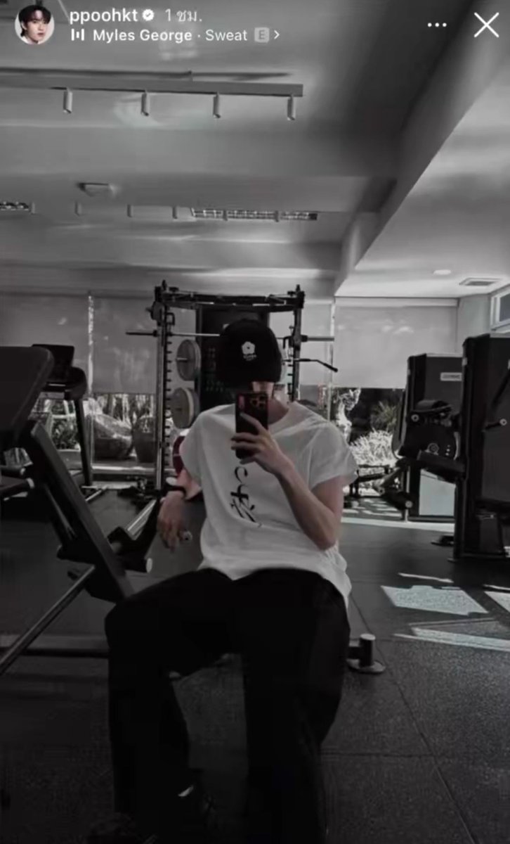 bambu444's tweet photo. Spor salonunun otoparkında karşılaşmışlar Pavel "bu da kim ünlü mü" diye Pooh ile uğraşıyor (o ünlü ile çok yakınsın Pavel sana öpücük bile yolluyor 🤭)  https://t.co/O59PzLuCXS
