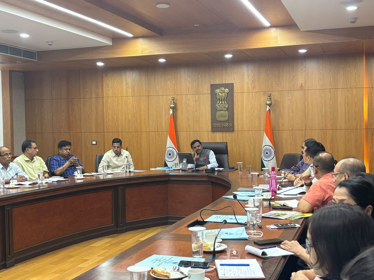 JJM_Assam's tweet photo. #JJMUpdate | The 22nd Apex Body Meeting of the State Water &amp; Sanitation Mission (#SWSM), Assam was held today at the Office of the Chief Secretary, Govt of Assam.

#JJMAssam #HarGharJal 

@CMOfficeAssam 
@KPaulAssam 
@CSAssam_ 
@jaljeevan_ 
@DoWRRDGR_MoJS 
@diprassam 
> https://t.co/uiWE3TpNuR
