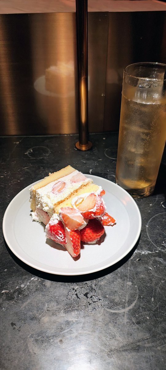 inomatu_chihiro's tweet photo. INORANのバースデーイベント、めちゃくちゃ席近くて笑顔になった時の破壊力ったら😍🫶💕
サラサラストレートのハーフアップでそれ見てまたギャフン(๑♡⌓♡๑)ってなっちゃいました…💦
最後に食べたケーキも美味しかったです😋💕
#INORAN誕生祭2026
#Thankyouday
#BANK30 https://t.co/ZZpodXPvY9