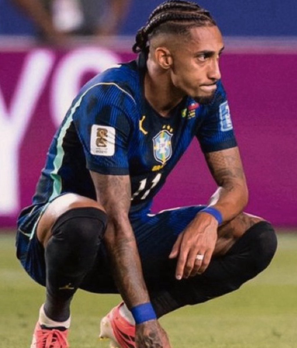 KalshiFC's tweet photo. 🚨🚨| BREAKING: The Brazilian Football Confederation confirms that Raphinha was substituted at halftime due to issues with his right thigh. 🤕 https://t.co/fyMGhMdwUX